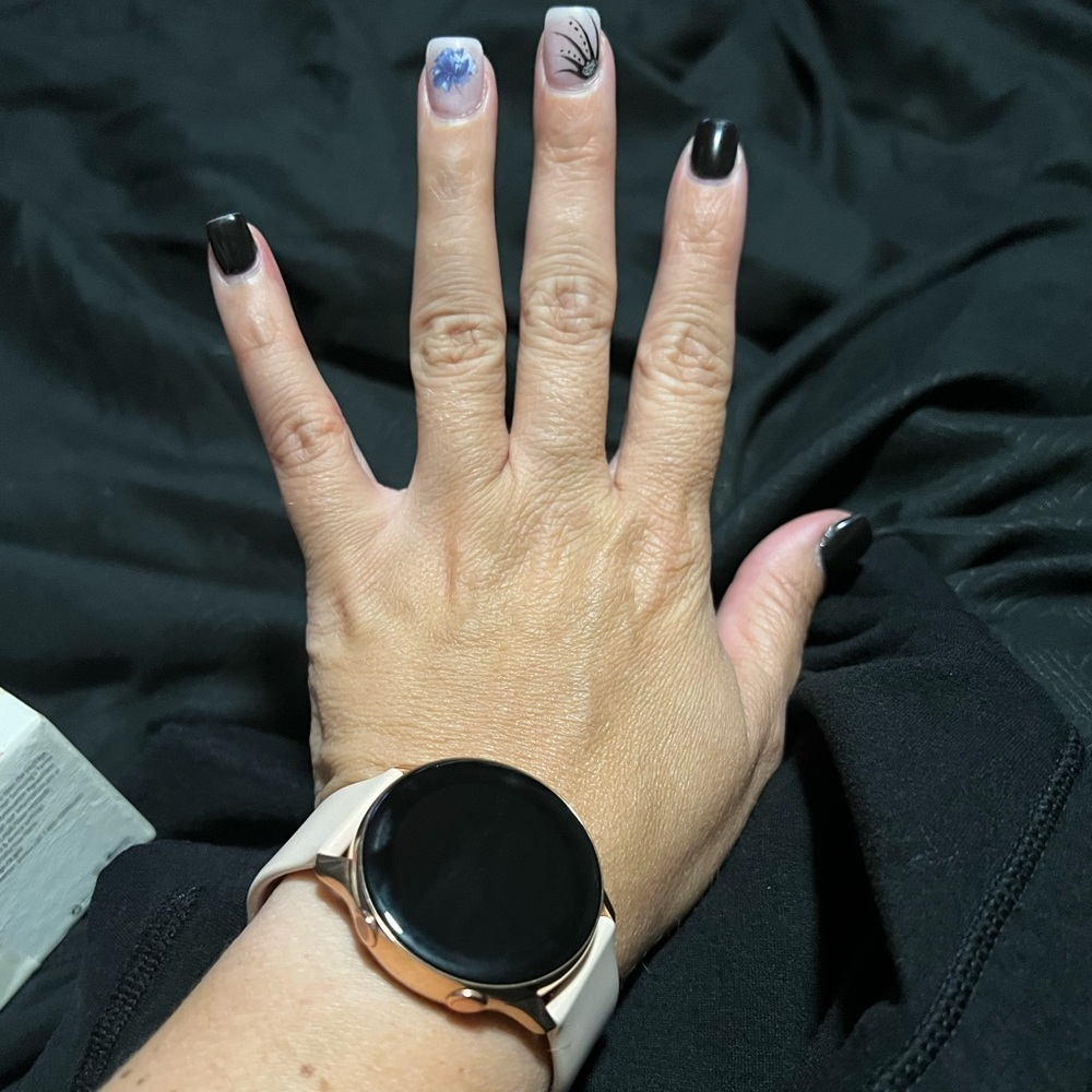 PRODUCT BEING REMOVED FROM CLOSET‼️‼️‼️‼️rose gold Samsung Galaxy Smart Watch